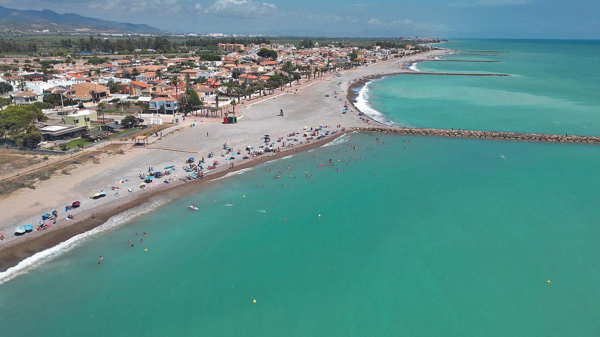 La regeneración del litoral ha multiplicado el atractivo de la playa Casablanca de Almenara.