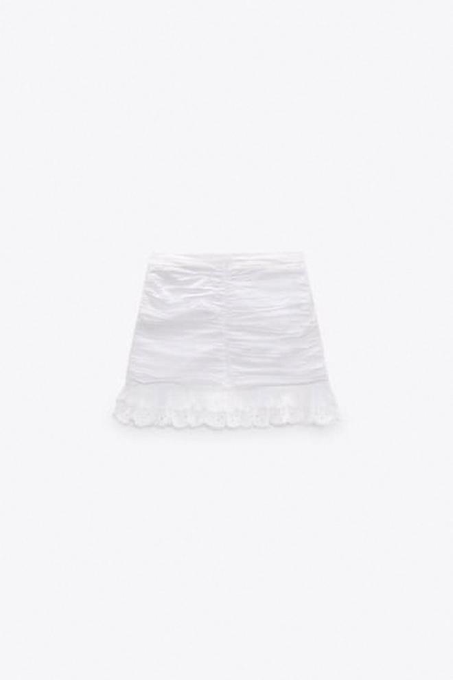 Falda mini combinada de Zara (precio: 25,95 euros)