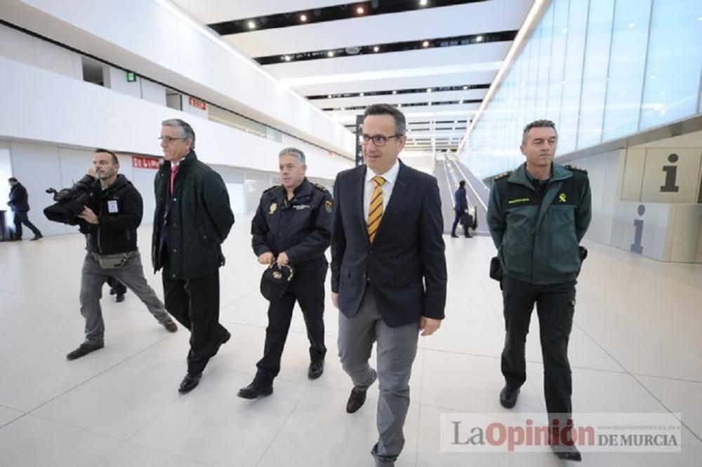 El delegado del Gobierno visita el aeropuerto de Corvera