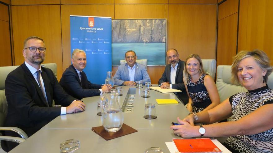 Imagen de la reunión entre la delegación diplomática y el ayuntamiento de Calvià.