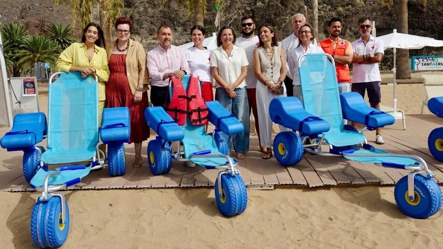 There are more bathing chairs for people with disabilities on Las Teresitas beach.