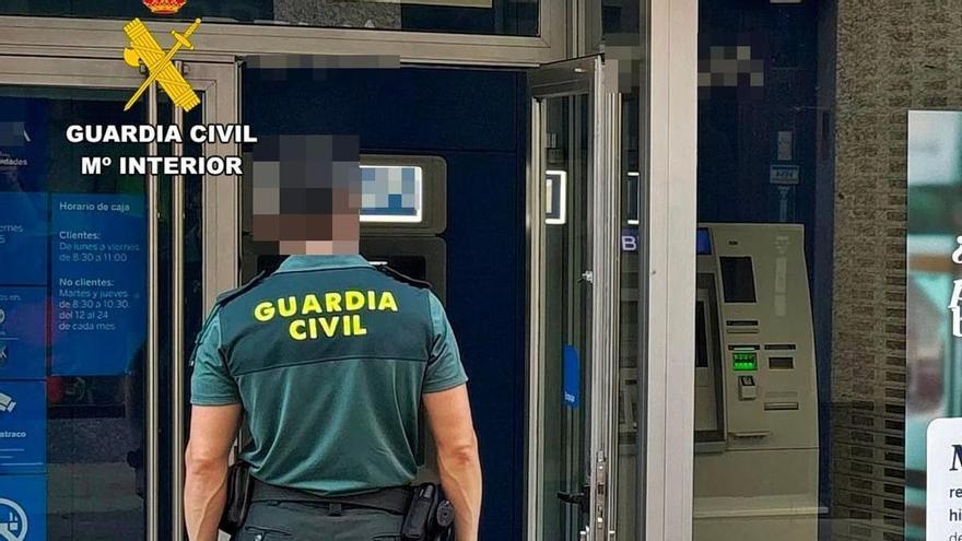 Detenido por robar con violencia a un vecino de Montijo que sacó dinero de un cajero