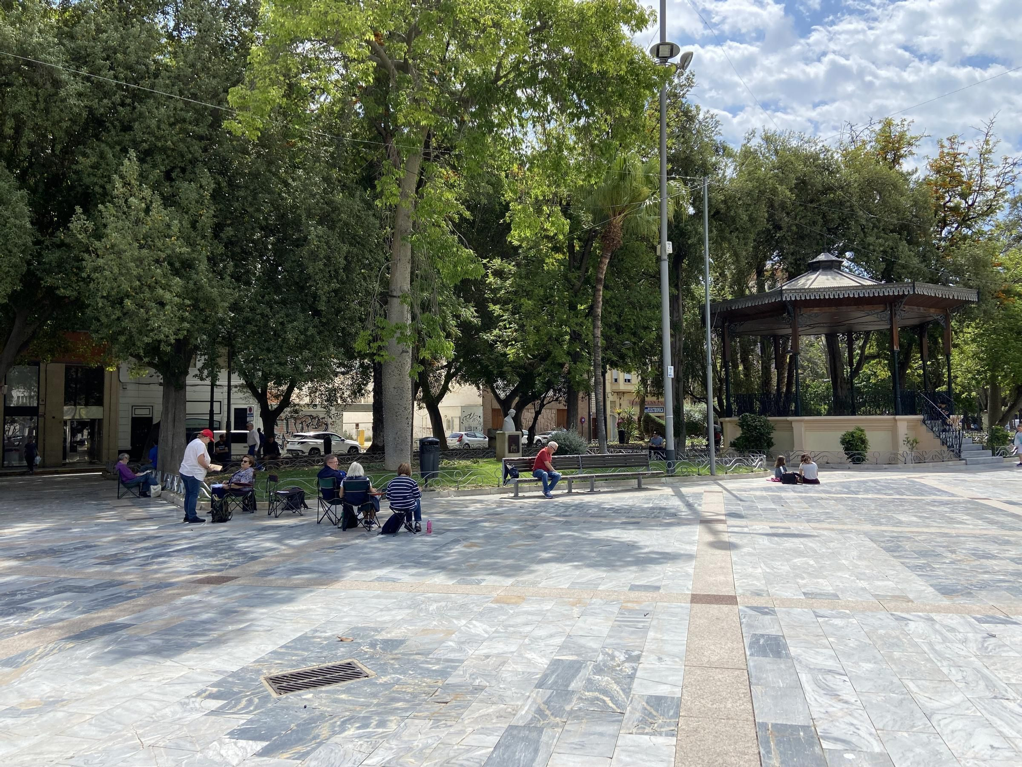 Orihuela vista a pie de calle por 31 dibujantes urbanos