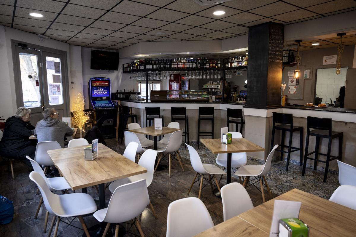 En imágenes | El Amanecer, el nuevo bar de tapas del Actur que triunfa con sus bolas rellenas de diferentes sabores