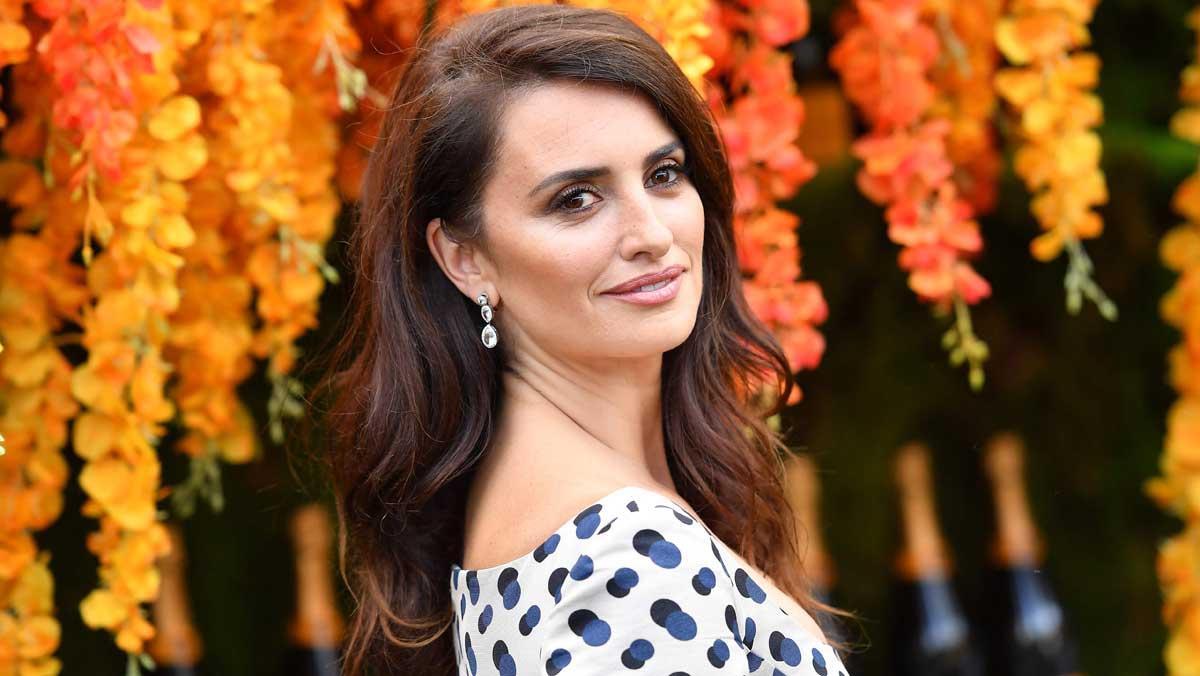 Penélope Cruz confunde la palabra penne (macarrón) con queso durante una entrevista en Italia.