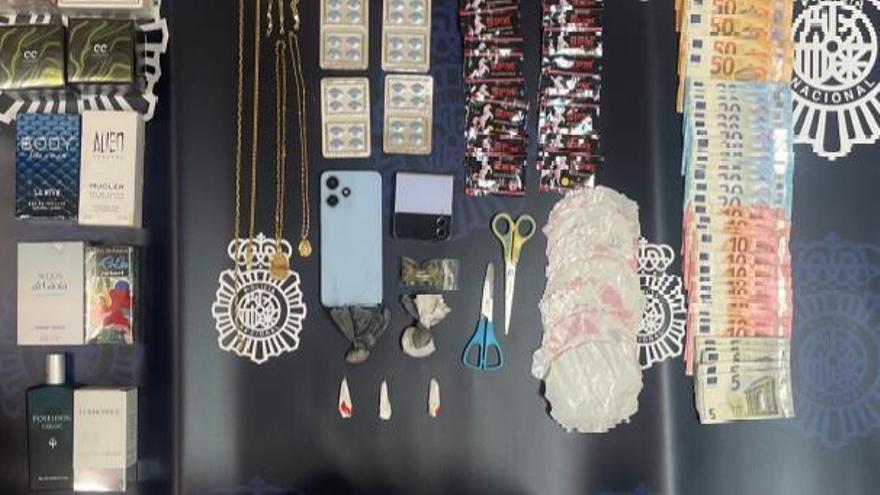 La Policía pilla en Avilés a una &quot;camella&quot; que distribuía de forma ilícita fármacos potenciadores sexuales a domicilio