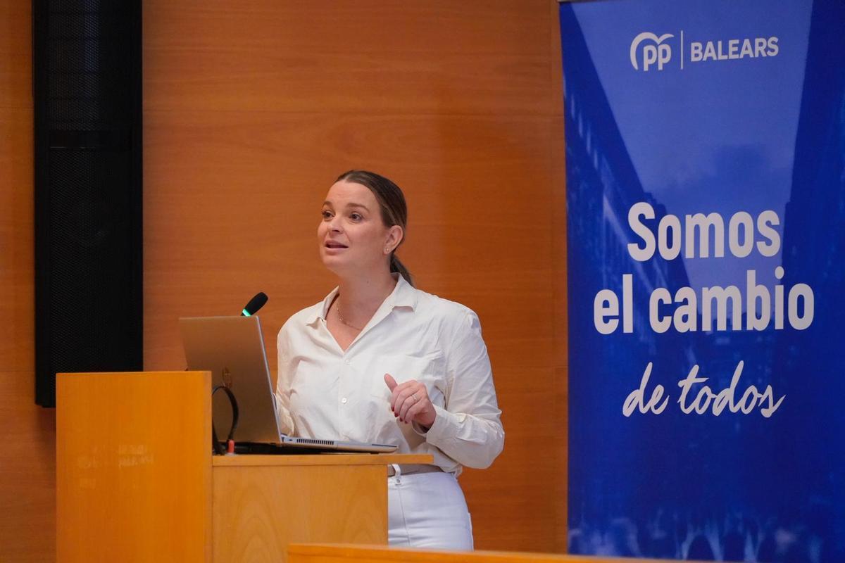 La presidenta del Govern, Marga Prohens, clausura un foro sobre la IA del PP en el ParcBit.