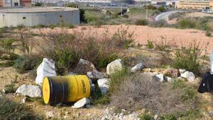 Críticas al lamentable estado del Mirador de la Casilla convertido en un &quot;vertedero&quot;