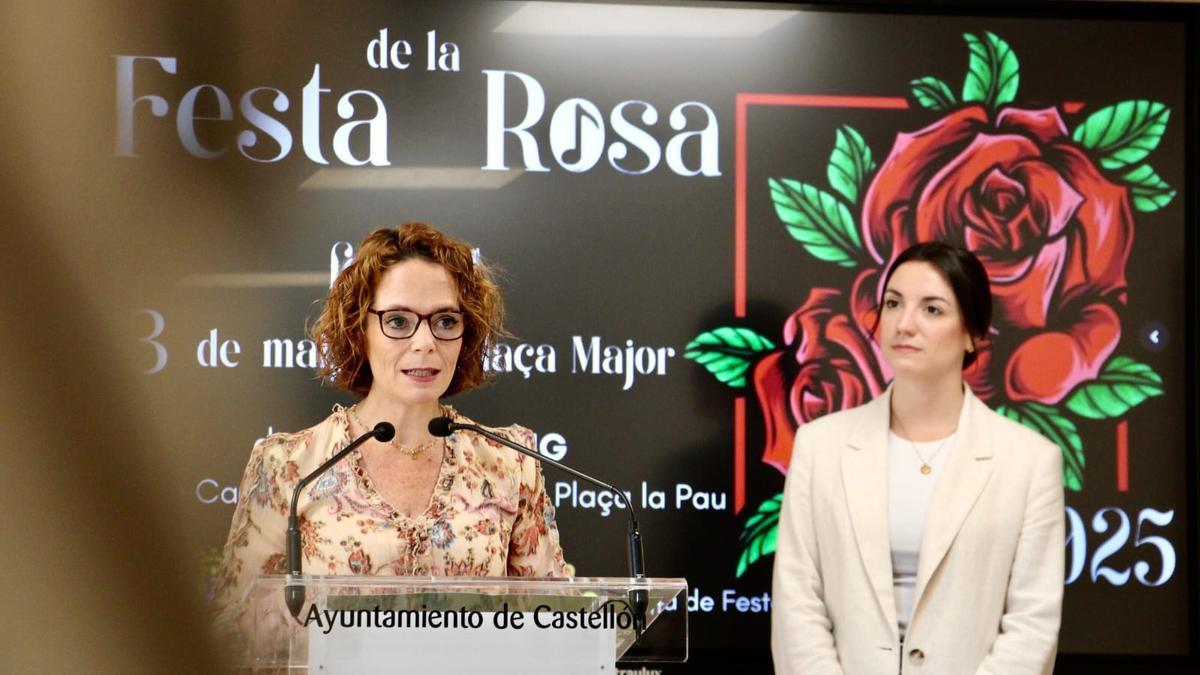 La concejala de Fiestas del Ayuntamiento de Castelló, Noelia Selma junto a Carmen Molina de Junta de Festes.