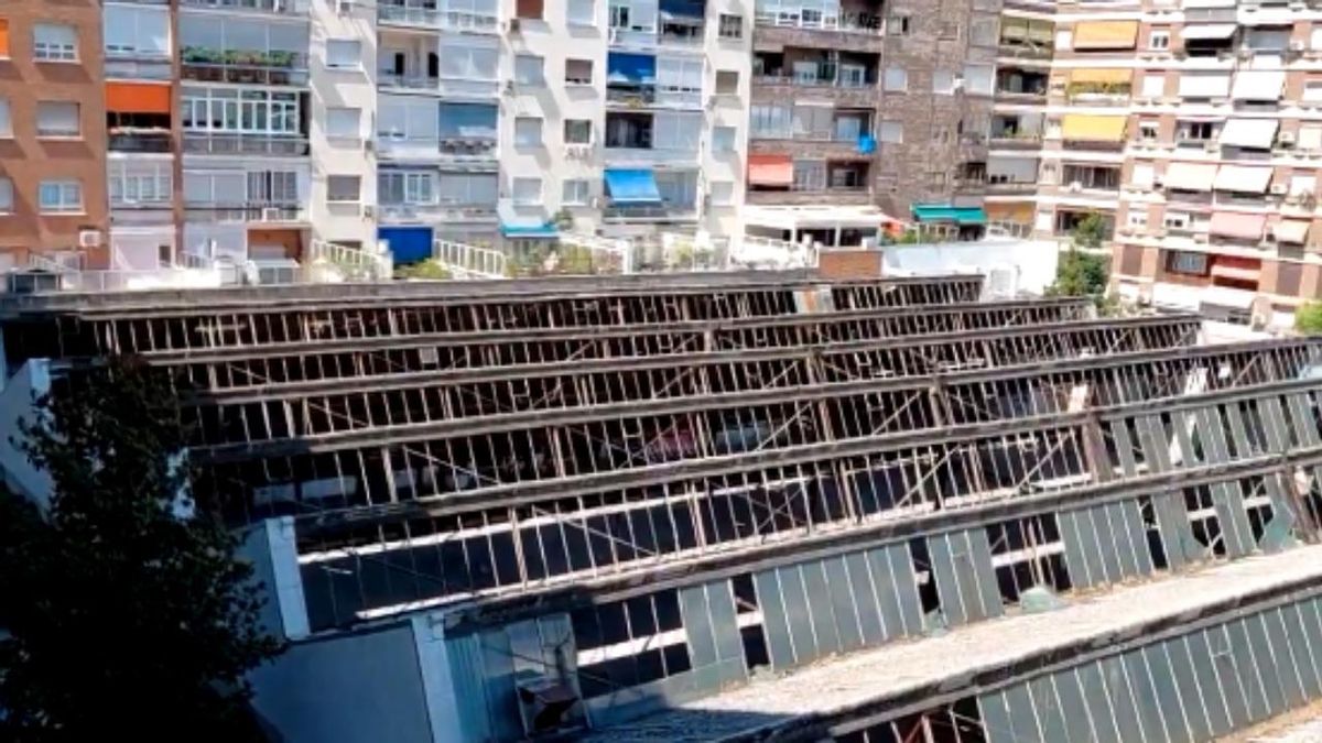 La retirada de amianto en una nave municipal desata la inquietud vecinal en Retiro
