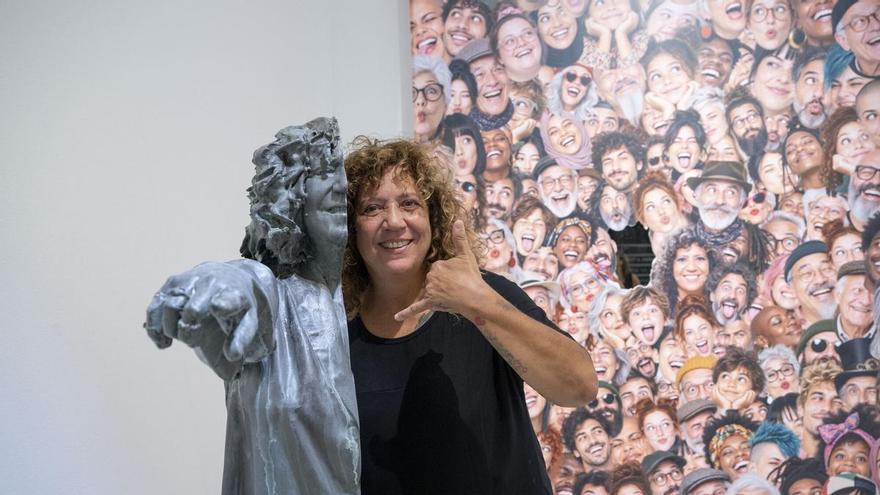 Una exposición en Lanzarote conmemora los 30 años de 'Lunas Rotas', el primer éxito de Rosana