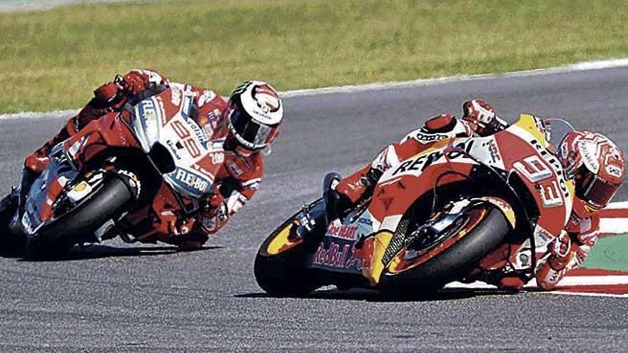 Lorenzo y Márquez protagonizaron una espectacular pelea sobre el asfalto del circuito de Misano.