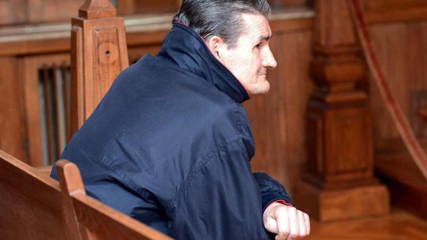 Jesús Rodríguez Cruz &quot;O Briso&quot;, ayer durante la segunda y última jornada del juicio en Pontevedra. // Rafa Vázquez