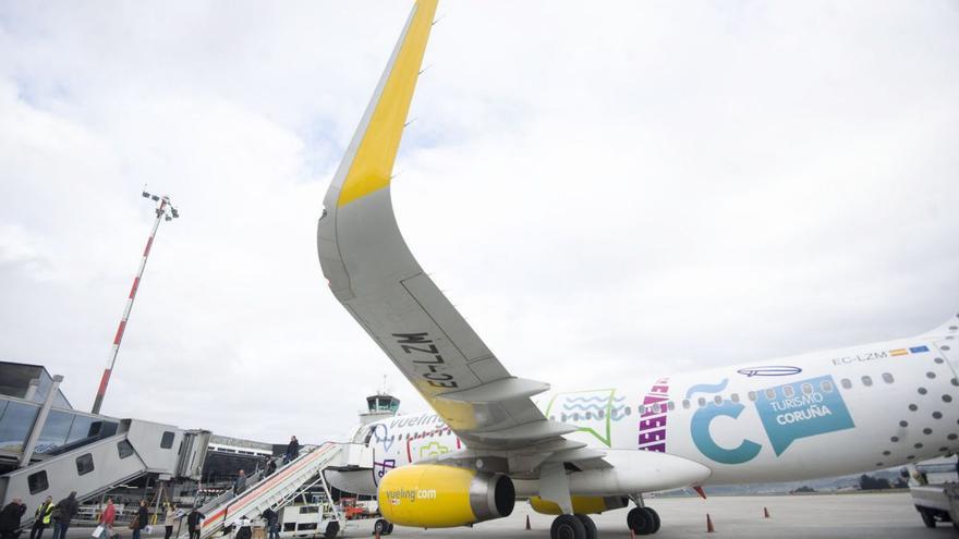 Volar a Barcelona desde el aeropuerto de A Coruña cuesta el doble que desde Oporto