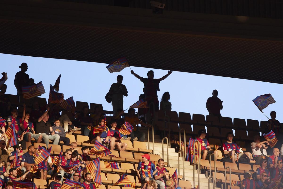 Aficionados durante un partido de España en La Cartuja.