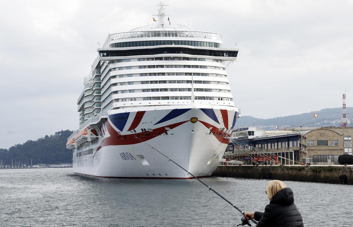 Primera escala oficial del crucero "Arvia" en Vigo