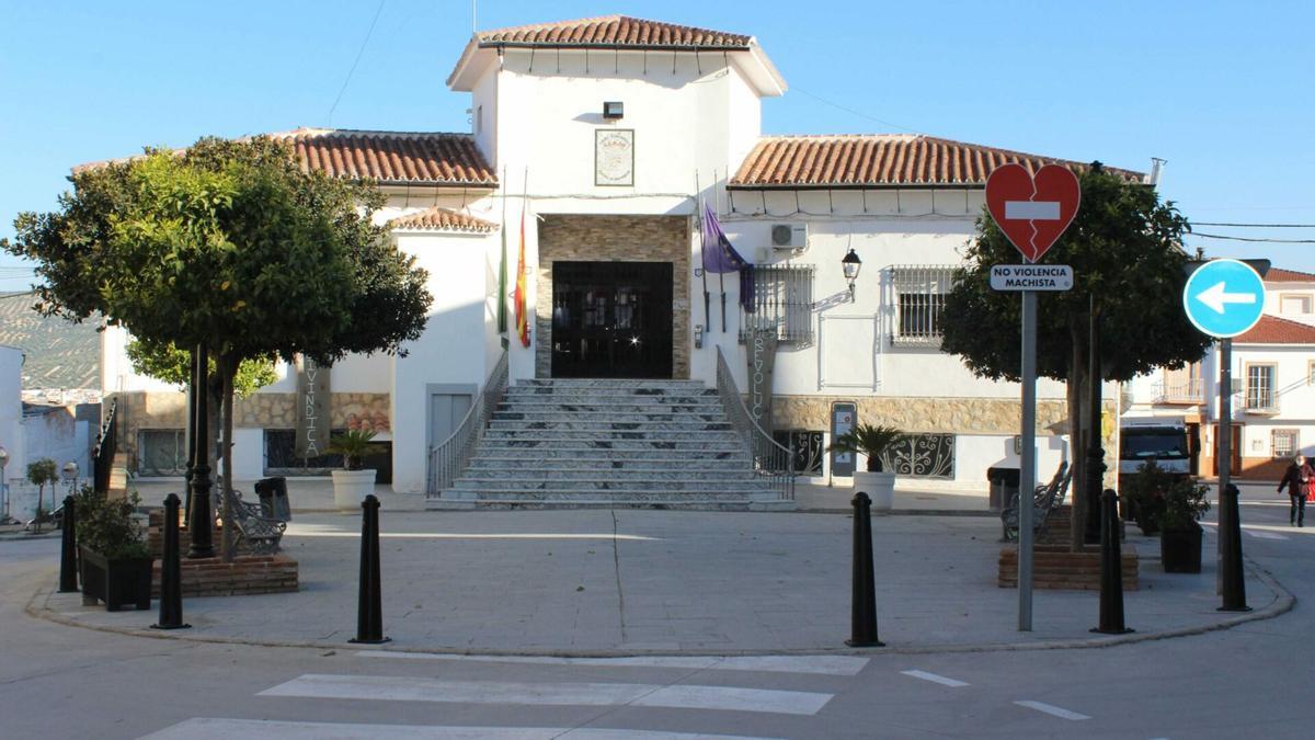 El Ayuntamiento de Cuevas de San Marcos.