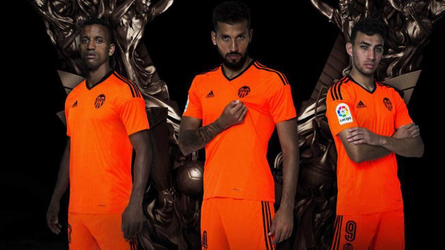 Así es la nueva camiseta del Valencia