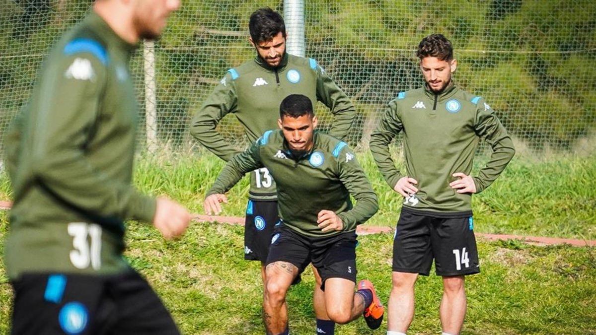 Los jugadores del Nápoles durante una sesión de entrenamiento