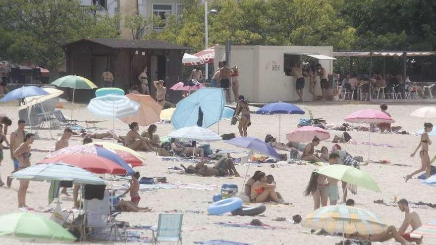 La playa de Banda do Río de Bueu el pasado verano. // Santos Álvarez