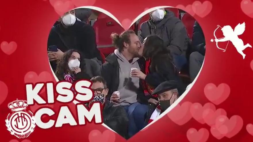 La 'Kiss Cam' del Real Mallorca se hace viral por San Valentín