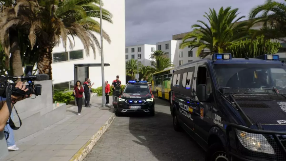 El rector de la ULPGC pide calma tras la amenaza de masacre en el Campus de Tafira