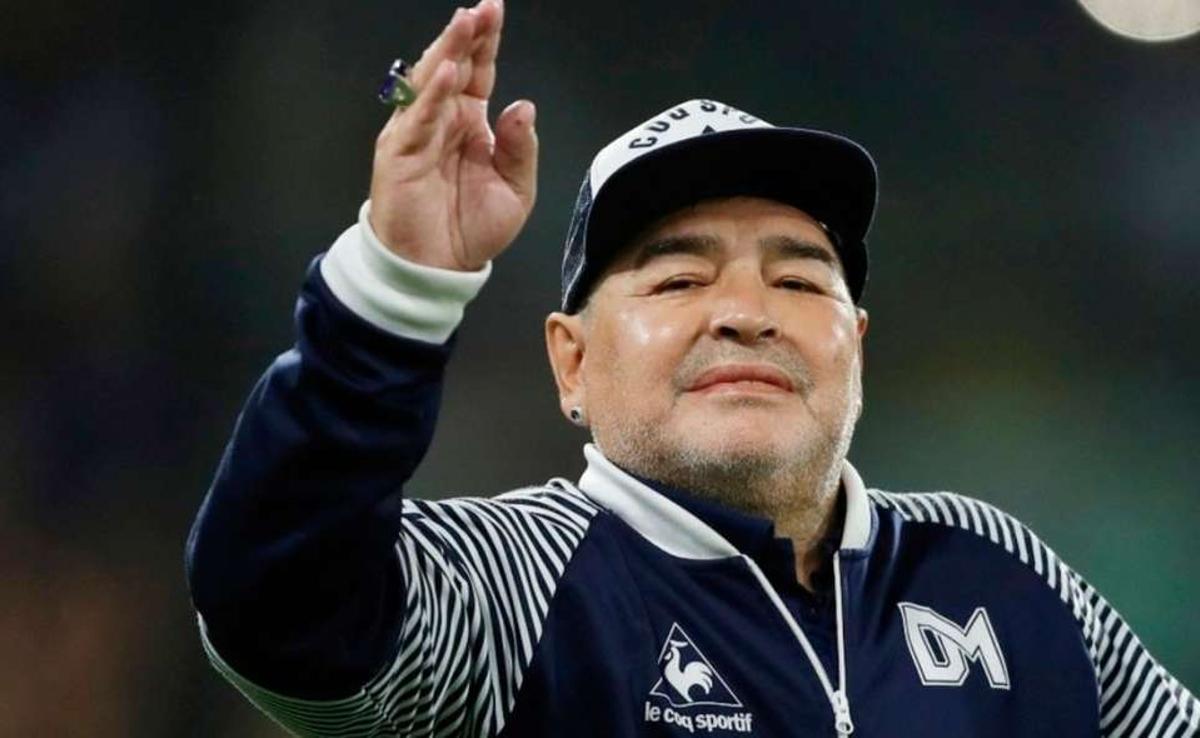 Maradona era el técnico de Club Gimnasia y Esgrima La Plata en el momento de su muerte.