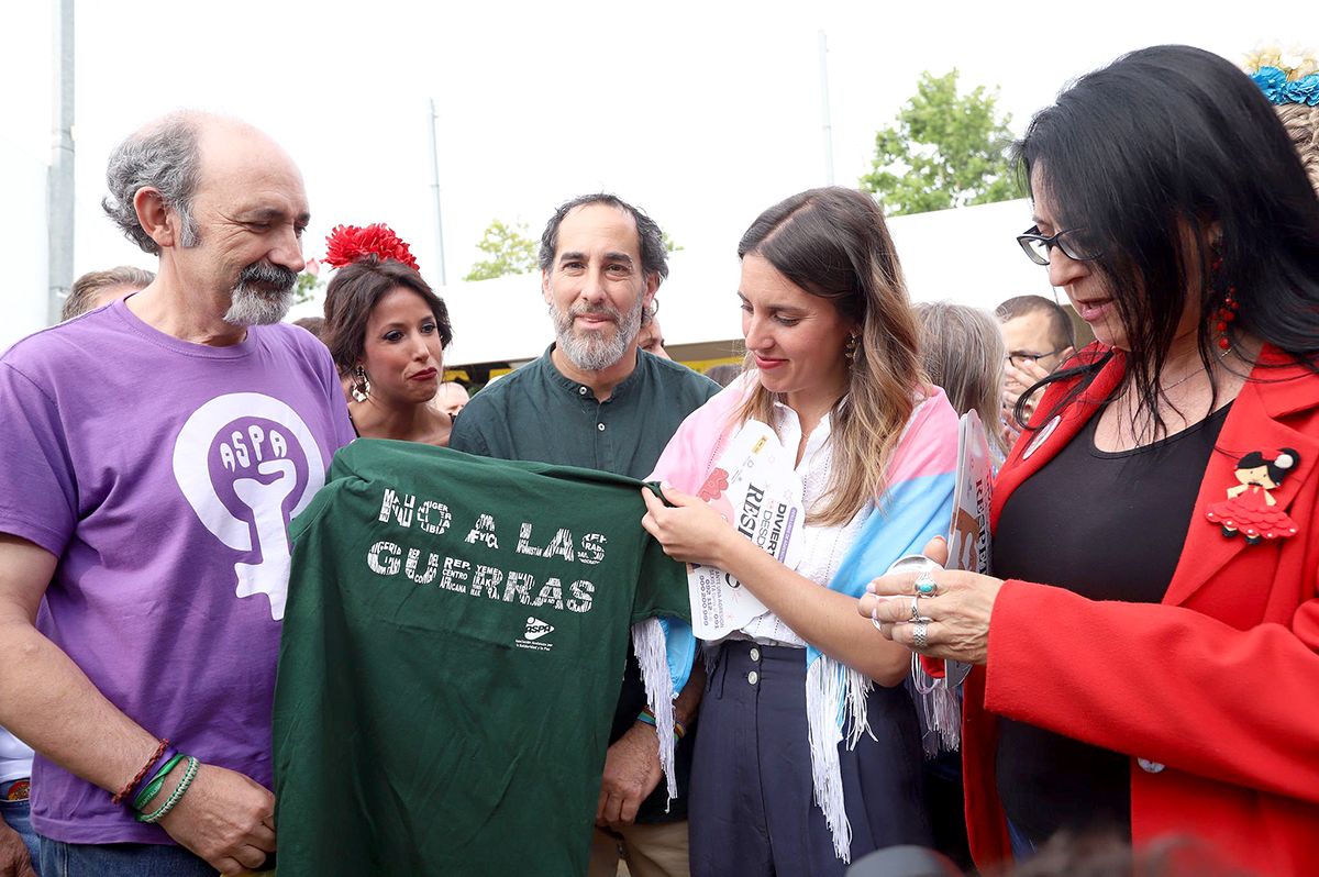 Martes de bullicio tardío en el Arenal