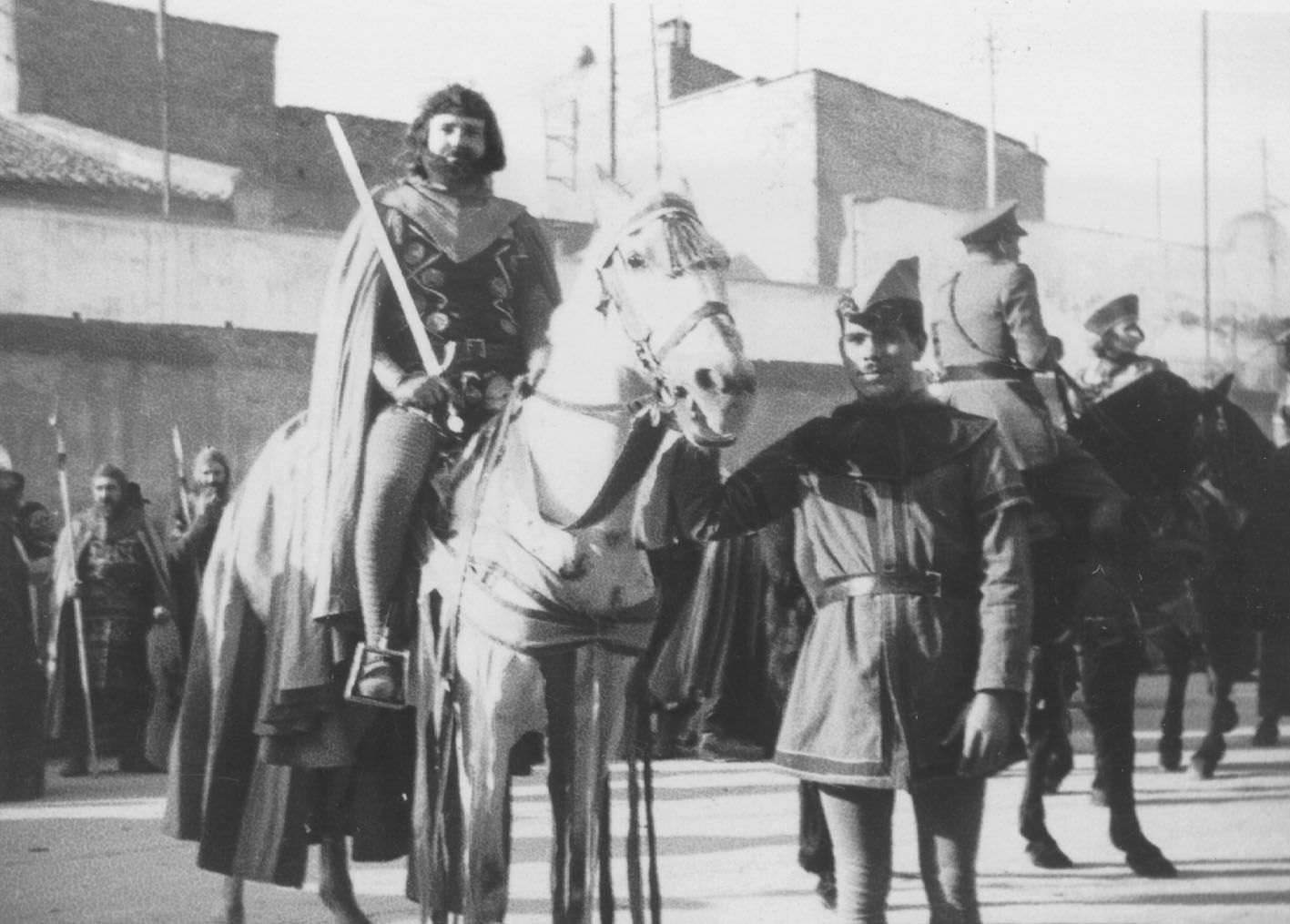 Una imagen de miembros de los Cavallers de la Conquesta en el Pregó de la Magdalena de 1952.