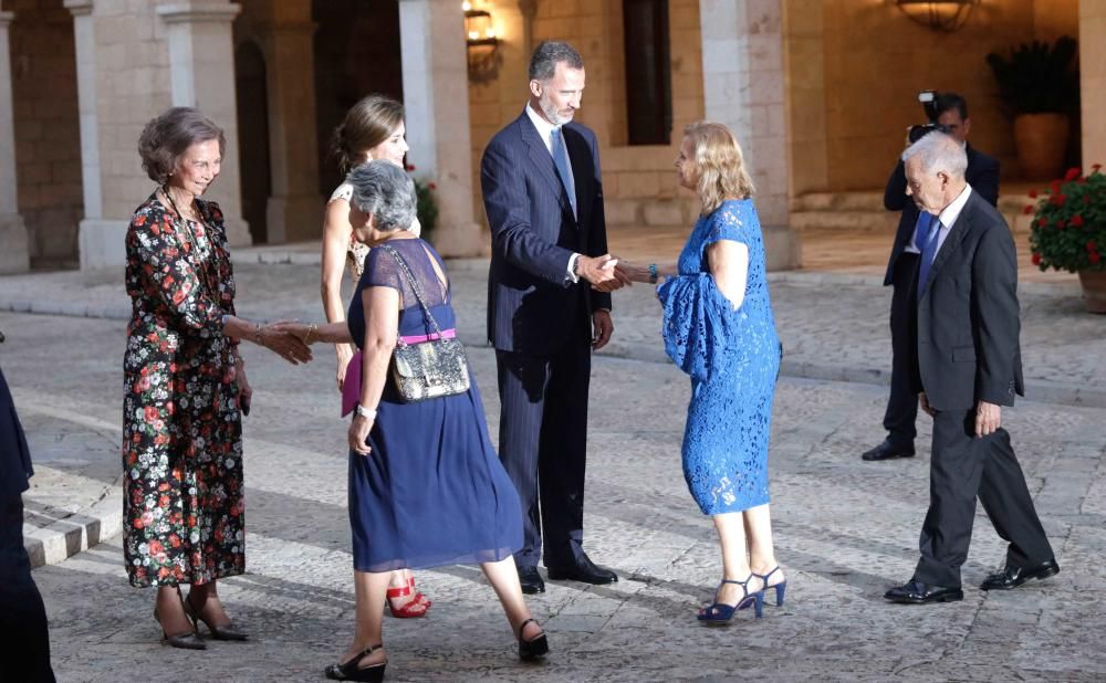 Los Reyes reciben a la sociedad balear en la Almudaina