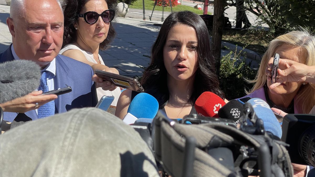 La líder de Cs Inés Arrimadas antes del acto de homenje a Miguel Ángel Blanco en Ermua