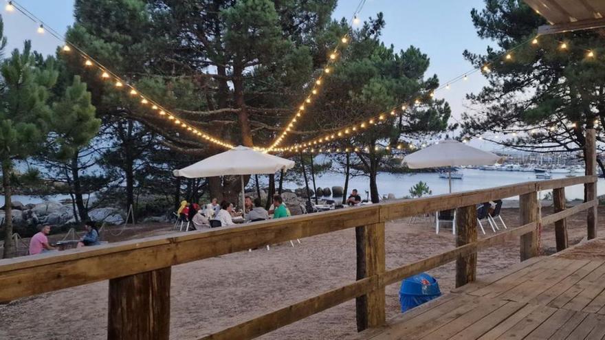 Un negocio de temporada, en O Grove. |  M.Méndez