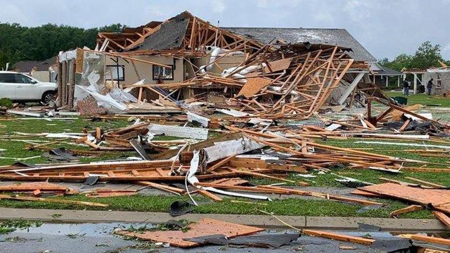 Al menos 18 personas mueren por las fuertes tormentas y tornados en el sur de EEUU