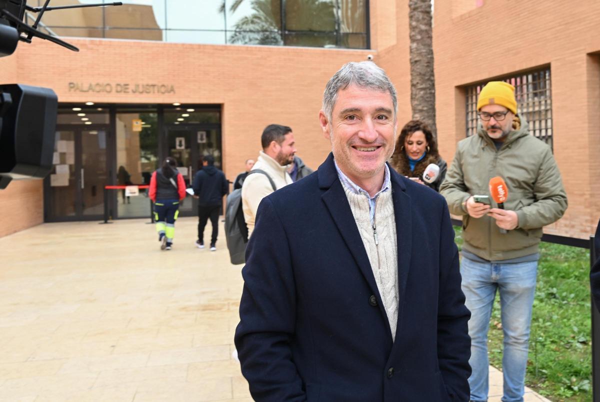 Pepe Vegara a su salida del Palacio de Jusiticia cuando se aplazó la vista oral a principios de 2025