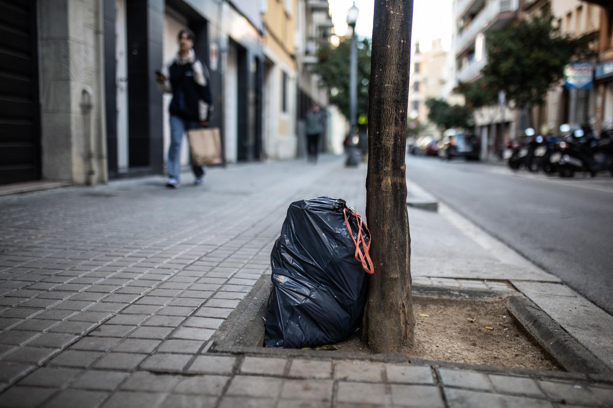 Errores del sistema puerta a puerta de recogida de basuras en Sant Andreu