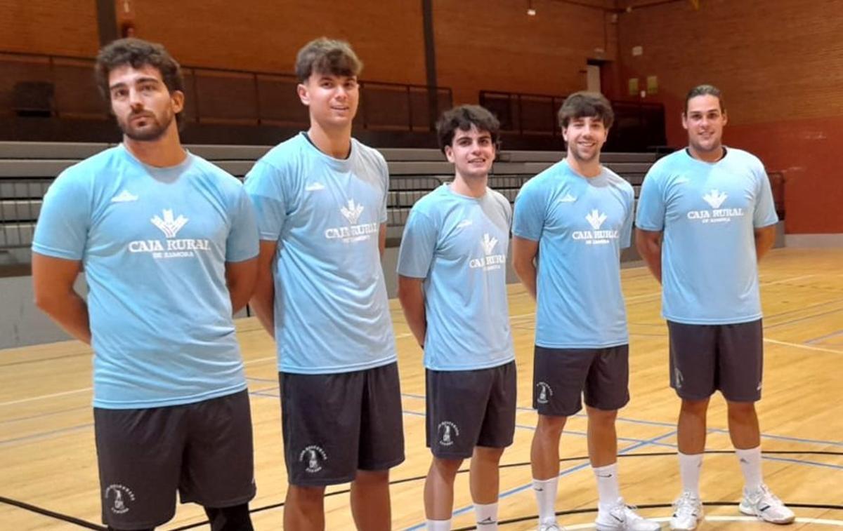 Los cinco nuevos jugadores del BM Zamora Caja Rural. | LOZ