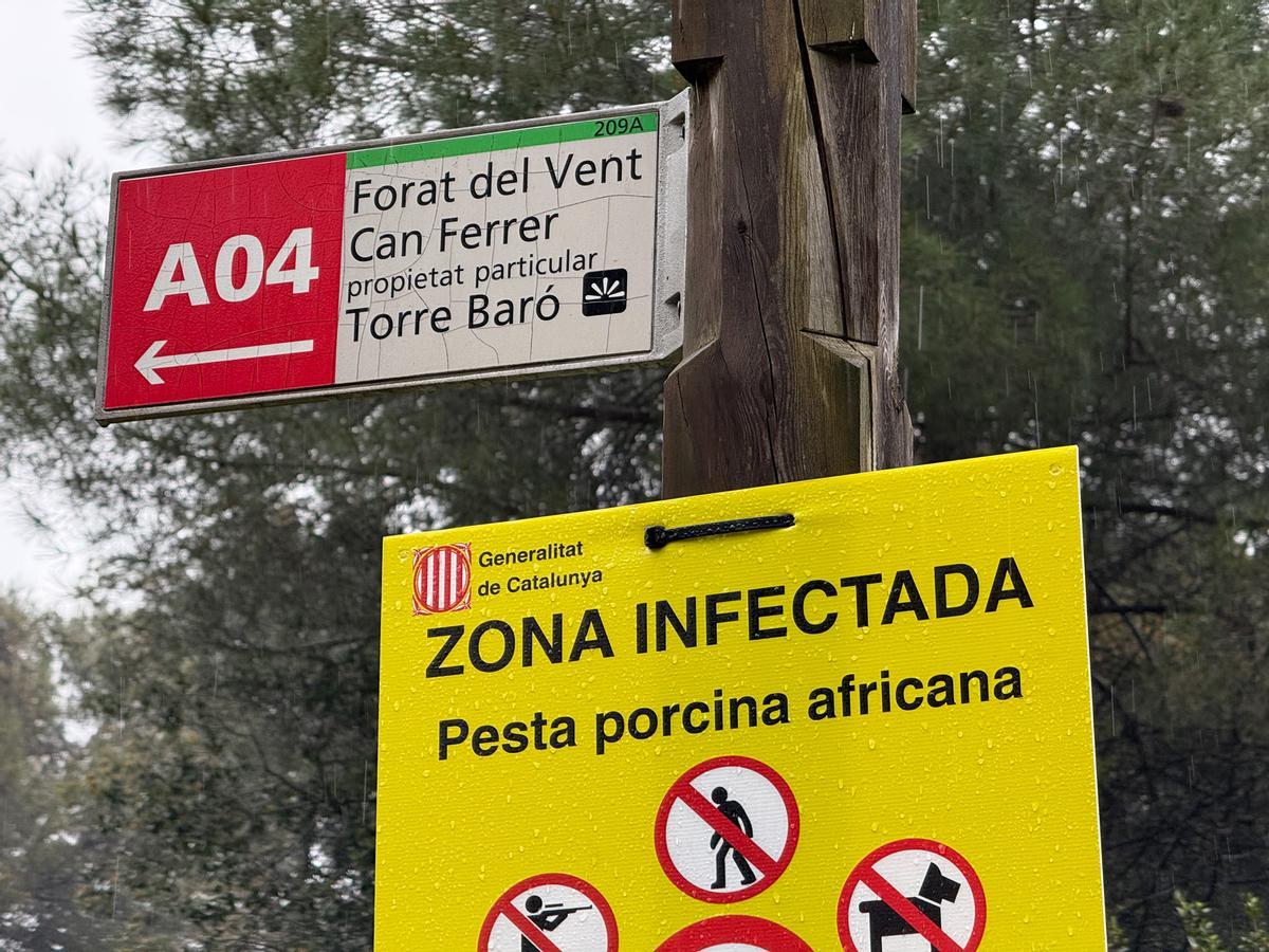 La lluvia se alía con Mossos y Guardia Urbana en el primer fin de semana de cierre de Collserola en Barcelona.