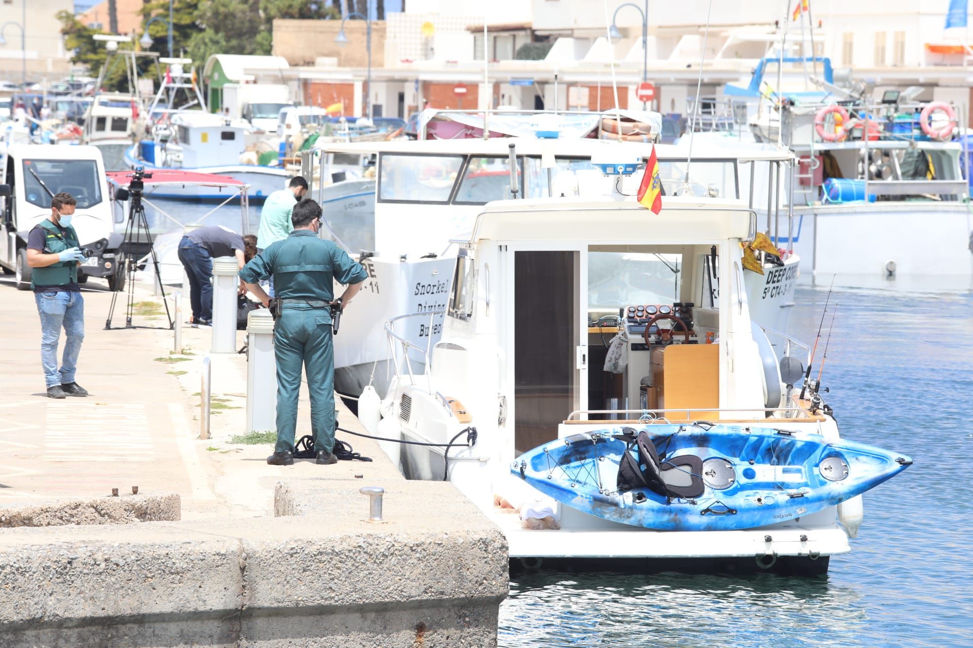 Despliegue a pie de playa en Cabo de Palos tras estrellarse una avioneta