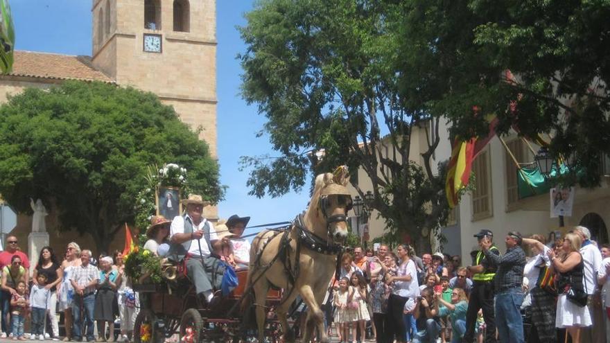 Uno de los carros participantes en la romería.