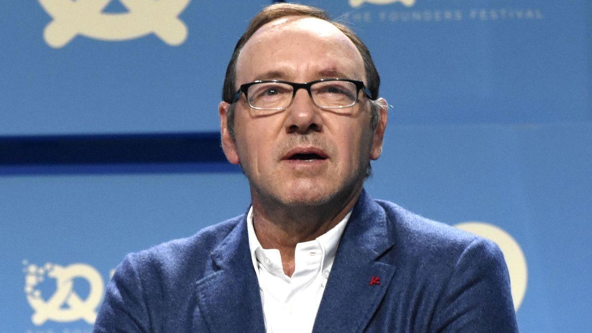 La fiscalía británica acusa a Kevin Spacey de agresión sexual