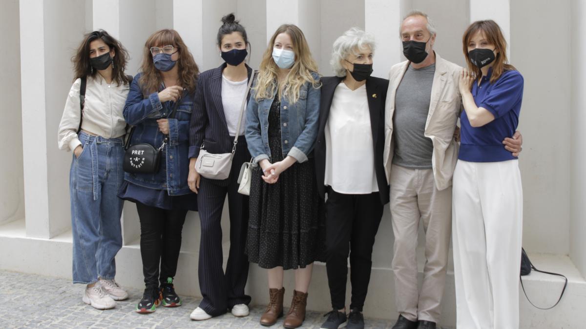 Carolina Yuste, Isabel Coixet, Loreto Mauleón, Pilar Palomero, Marisa Paredes, Gonzalo de Castro y Nathalie Poza, en el encuentro del festival de cine de Cáceres.