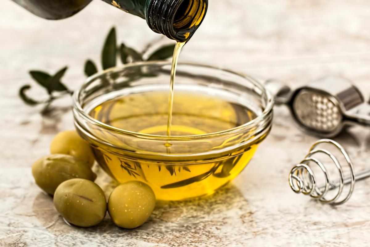 El aceite de oliva, un aliado para regular el colesterol.