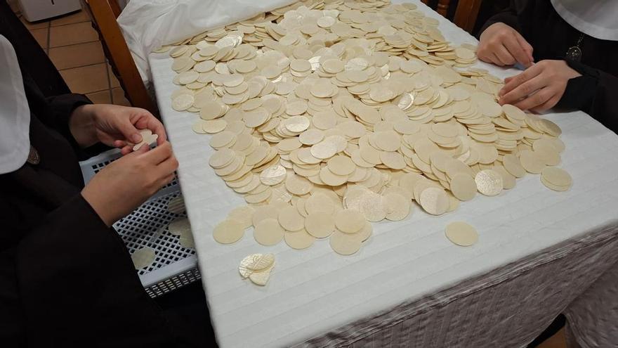 Tenerife Nuns Handcraft Hosts and Textiles for Upcoming Papal Visit