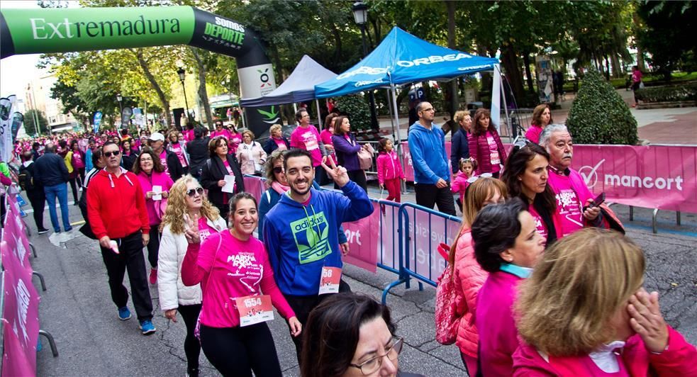 Las imágenes de la marcha y la carrera rosa de Cáceres