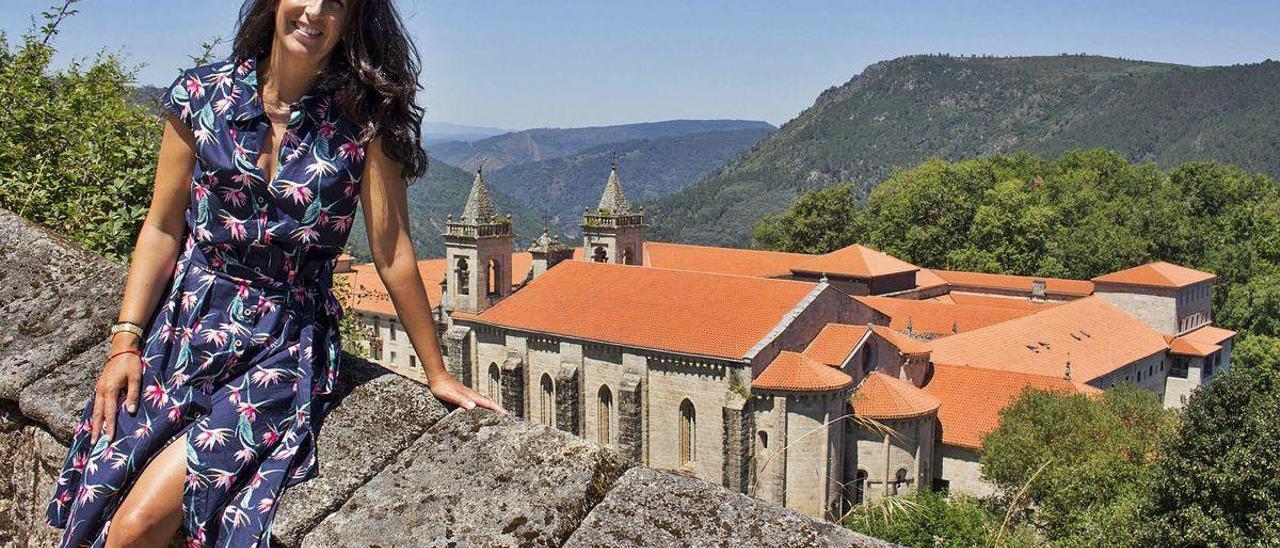 María Oruña, en el parador de Santo Estevo.