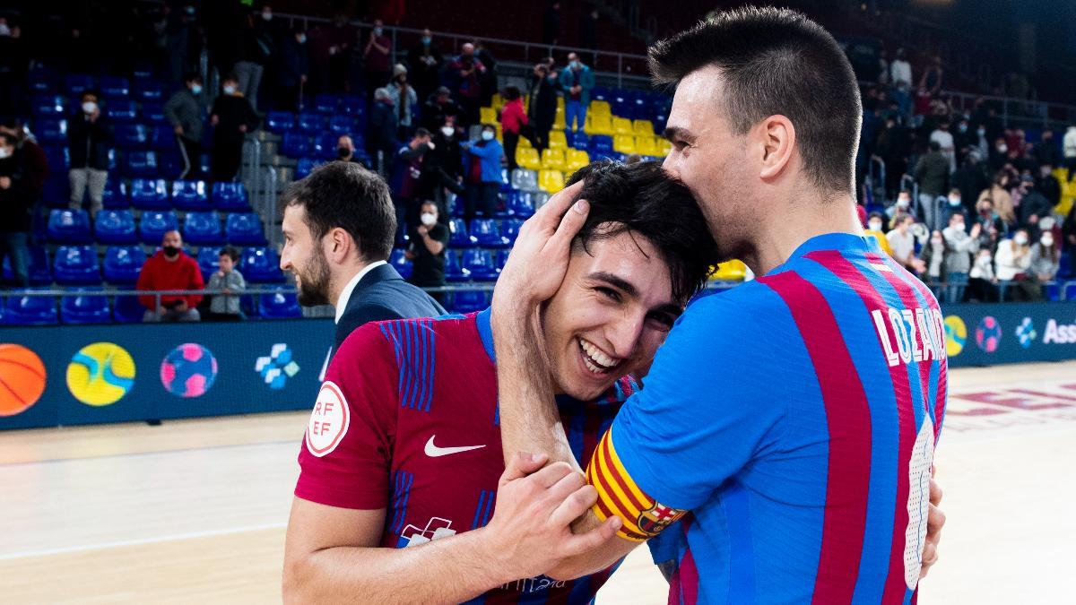 Sergio Lozano felicita a Bernat Povill en el Palau