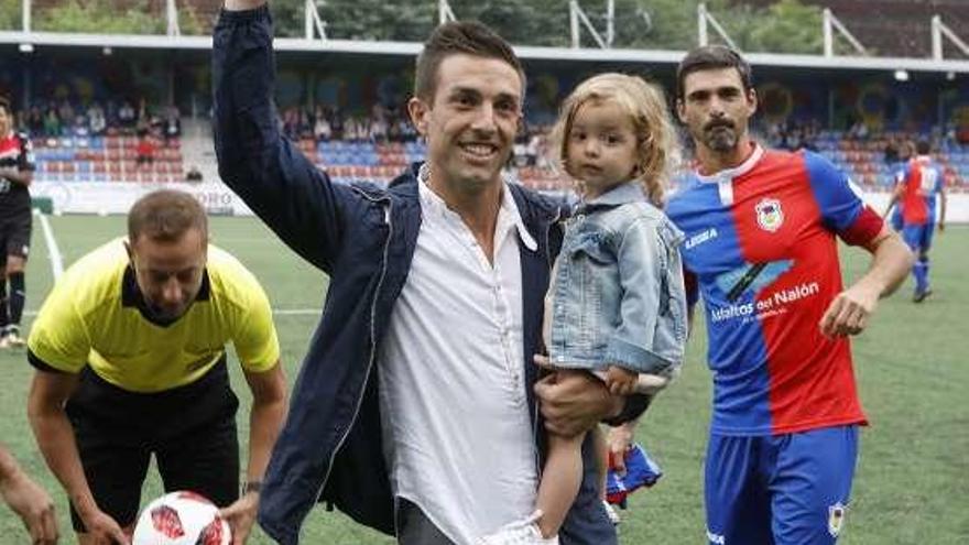 Titi, con su hija Valeria, durante su homenaje en Ganzábal.