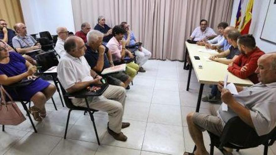 Una quincena de representantes de los clubes asistieron a la reunión en sede federativa.