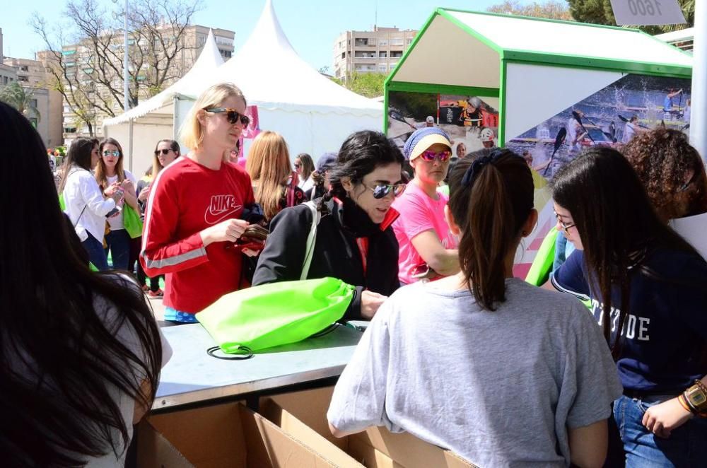 Entrega de dorsales de la III Carrera de la Mujer