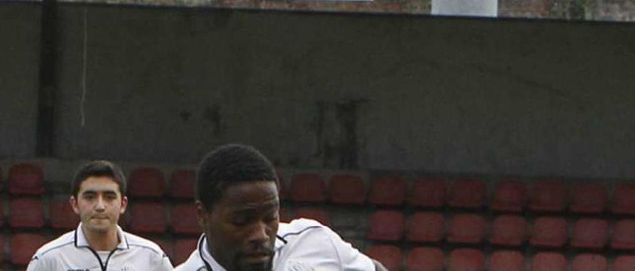 Wadir Costa durante un partido con el Ourense CF. // Jesús Regal